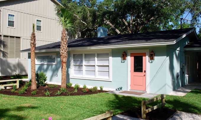 Saint Simons Island House | New island beach house! 1 block walk to beach! King & Prince area