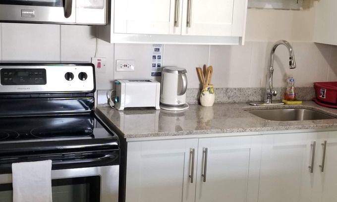New Kingston Apartment | New Kingston Guest Apt at Kingsway