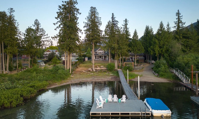 Lake Cowichan House | NEW Lakefront Home on Lake Cowichan