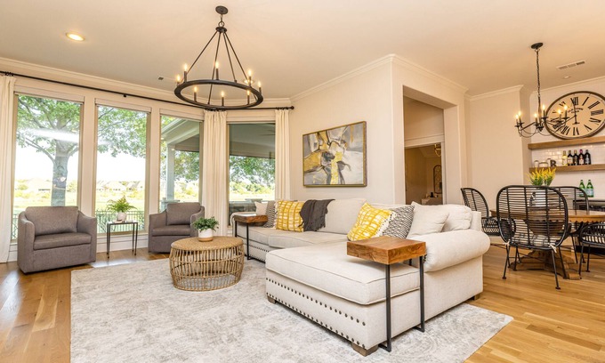 Lantana House | NEW! Lantana Home Overlooking Golf Course & Pond!