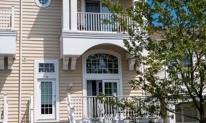 Ocean View House | NEW LISTING 2022! Full weeks (Friday to Friday) or mini weeks available. Welcome to Bayside at Bethany Lakes! This 3BR townhouse/condo is in a beautifully maintained, family-friendly, amenity-rich neighborhood in Ocean View DE.