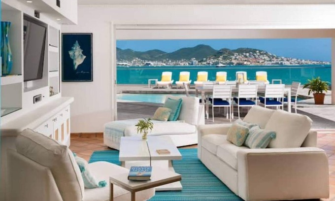 Beacon Hill House | New listing! Blue View . stunning views of endless sea!