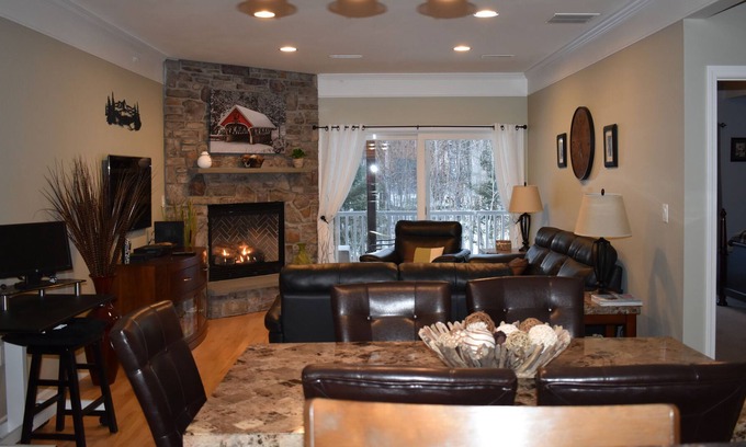 Lincoln Condo | New Listing - Desirable Forest Ridge Condo 3 Bed, 2 BA