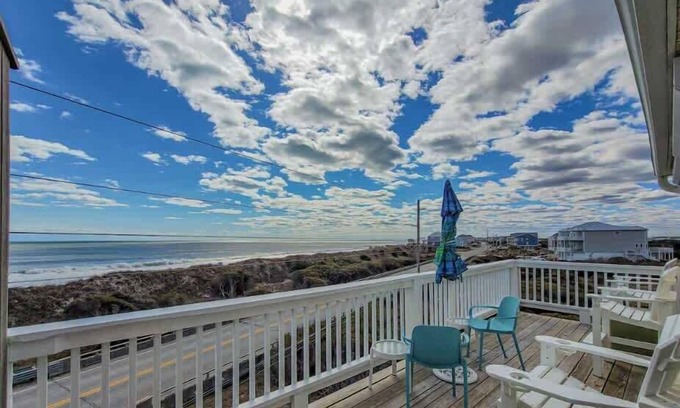 Sneads Ferry House | New listing Discount! Oceanfront | Private Beach Access
