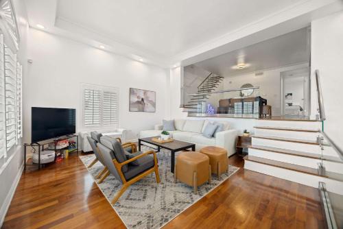 Downtown Los Angeles House | New Listing Dodger Clubhouse by Colby & Conrad