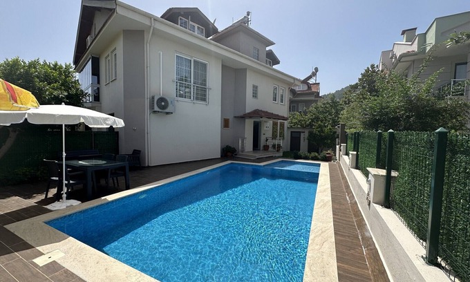 Dalyan City Center Villa | NEW LISTING! FAMILY FRIENDLY 4 BEDROOM ACCOMMODATION RIGHT IN CENTRE OF DALYAN!