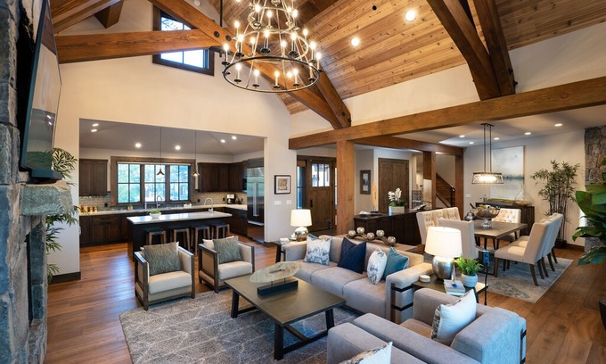 Truckee House | New Listing! Gorgeous 4 Bedroom Home on Gray's Crossing Golf Course!