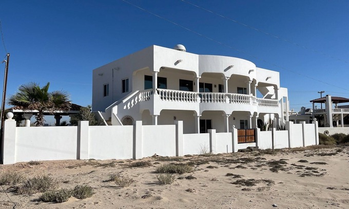 Las Conchas House | New Listing-Juanita Del Sol-4 bedroom, steps to beach