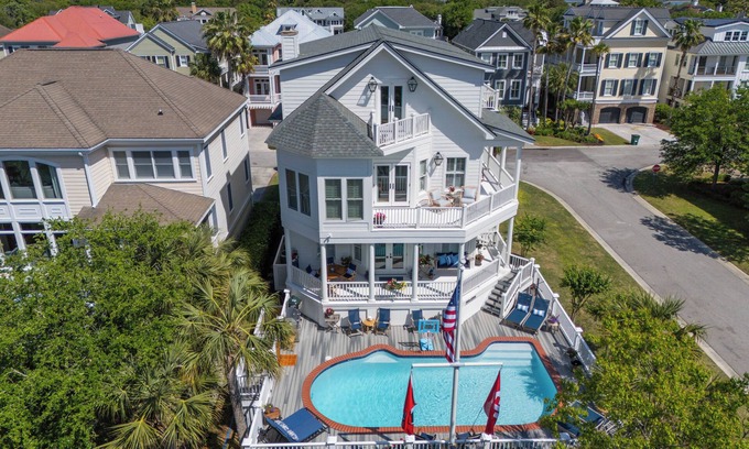 Isle of Palms House | NEW LISTING Luxury vacation home, priv pool, 3 suites, priv access intercoastal