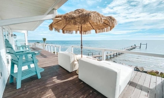 Carrabelle House | New Listing! Magdalay Bay 3BR/2BA house with a dock!