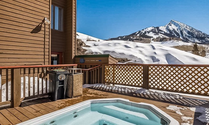 Crested Mountain Village Apartment | New listing! Modern condo near slopes w/ shared hot tub & private balcony!