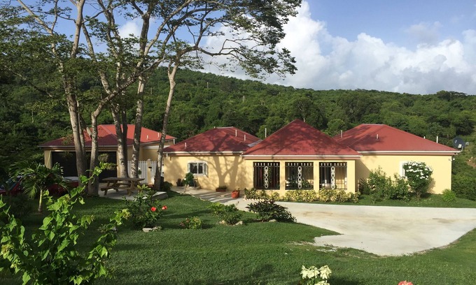 Estate Two Friends Apartment | New Listing! Nature's Ridge. Relaxing Vacation In The Lush Tropical Rain Forest