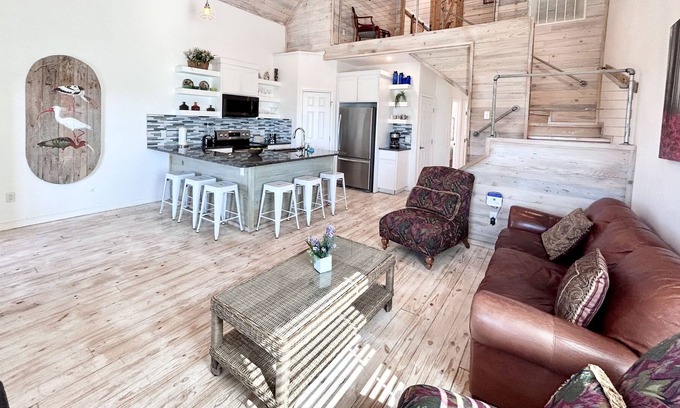 Flour Bluff House | New Listing! Near the Water with Private Pier, Boat Slip & Community Pool!