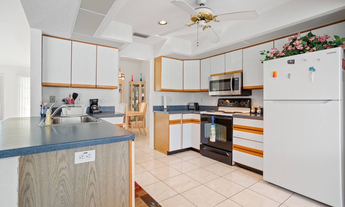 Harbour Heights House | NEW LISTING! Punta Gorda pool home in the desirable Deep Creek community