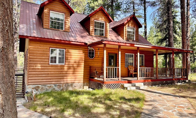 Leavenworth Cabin | New Listing! Sauna, Backs Forest Trail, Dog Friendly, Cable