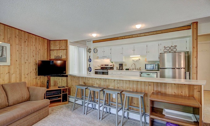 Peak 8 Condo | New Listing! Strike Gold at this Prime Location - Bus Route-Fast WiFi