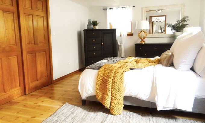 Edison Apartment | New Listing Stylish Entire 1st Floor North Edison Apartment No Stairs