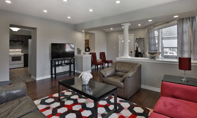 Hamilton House | New Listing .....Sun Rise Home , Unlimited High Speed Internet And Much More!