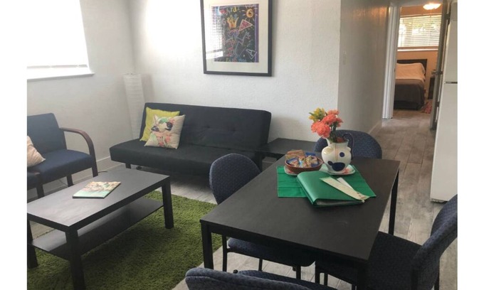 Johnston Terrace House | New Listing! Thrifty & Functional 2 BD near AUS and downtown