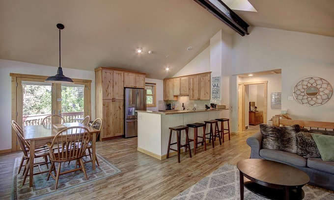 Warrior's Mark House | New Listing! Travelers Retreat! Close to Town and the Slopes! On the bus Route!