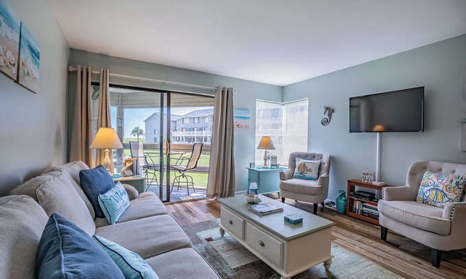 Oceanmarsh Subdivision Condo | New Listing! - Pool and Ocean View - Harbor Island Beachhouse
