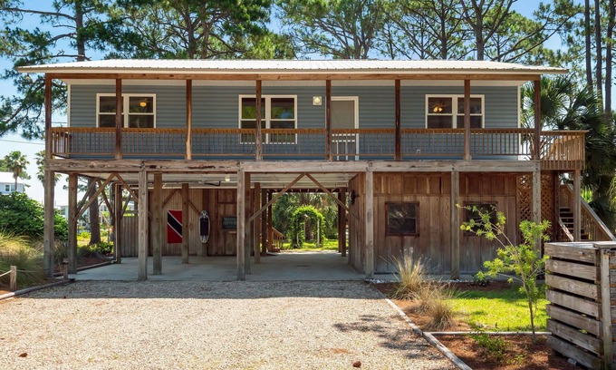 Alligator Point House | New Listing! Waterfront, Tiki Hut, Elevatorn