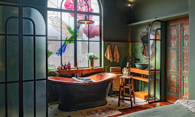 Penestanan Villa | NEW Live like a Queen or King - Unique Victorian House