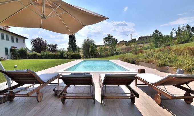 Poggibonsi Apartment | New Loft CHIANTI area btw Florence & Siena (Wifi, Air condition, Parking)