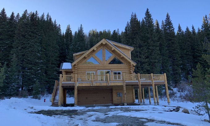 Sunny Slope House | New log cabin in the mountains close to downtown Breckenridge.