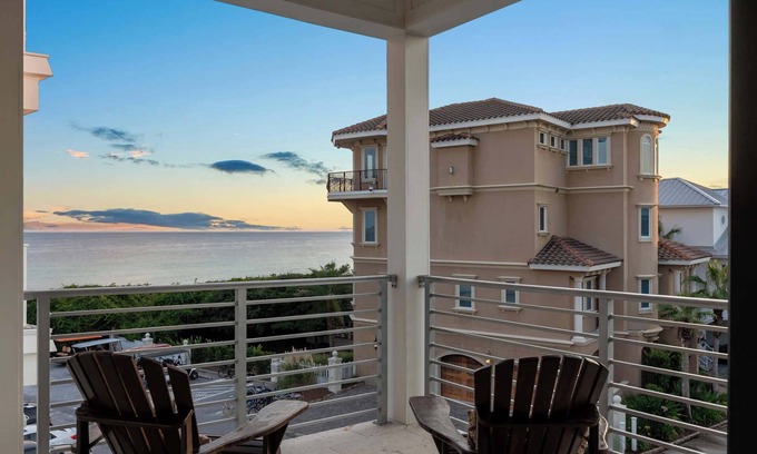 Seawalk Circle House | NEW LUX "Bikinis & Martinis" Private Pool,Gulf Front, Bikes, LSV-Golf Cart
