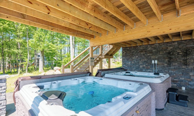 McHenry House | New! Luxe Lodge w/Views, Fire Pit & Hot Tub