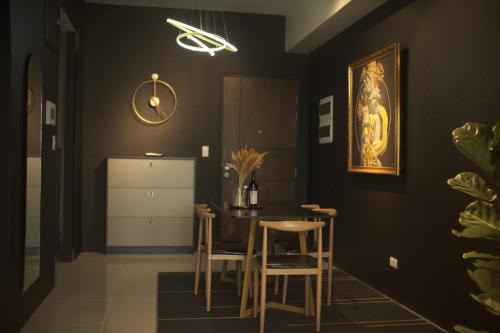 Bagumbayan Apartment | NEW Luxurious Hotel type Condominium 48th Floor