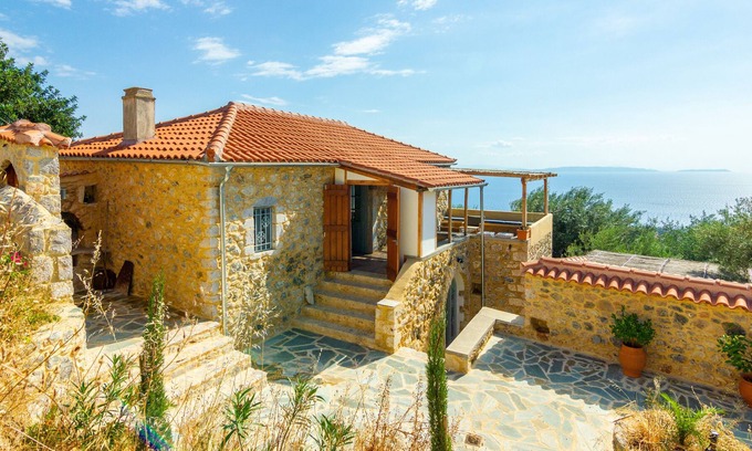 Sampatiki Villa | NEW! Luxurious, spacious stone house with sea views - detached in the olive grove