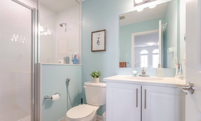 Whitby House | New Luxury 4 bedroom home in quite neighbourhood, Close to 401/407/412.