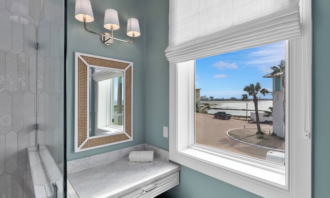 South Padre Island House | New luxury Bayfront home within the exclusive Shores Subdivision! Overlooking the Laguna Madre.
