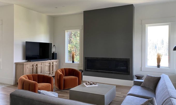 Silver Star Mountain House | New Luxury Home Exceptional Location Close to Village Ski In/Out