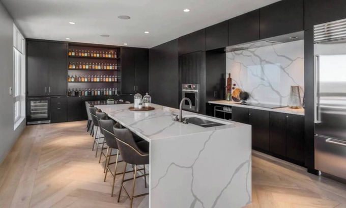Home Park Apartment | NEW Luxury Midtown Views – Sleeps 5+Free Parking