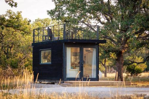 Fredericksburg House | New! Luxury Shipping Container The Desert Escape