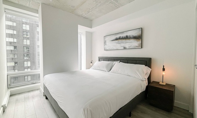 Downtown Montreal Apartment | New Luxury Unit in Heart of MTL 910 | Metro access