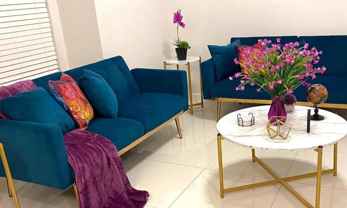 Palmhurst Apartment | NEW! Luxury Villa on Shary