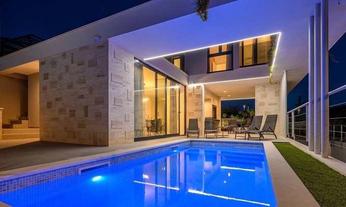 Podstrana Villa | New ! Luxury Villa - RoMa 1 and 2 with two heated saltwater pool near sea
