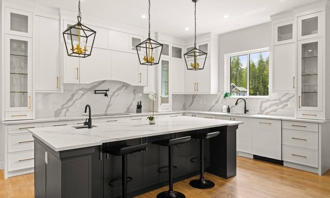 Lake Cowichan House | New! Modern 3bed, Private Yard, Cowichan Lake, Minutes Drive from Lake & Town Core!