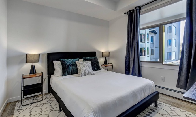 Sage Hill Condo | NEW Modern Condo | 20 Min DT | 1 hour Canmore | Sleeps 5