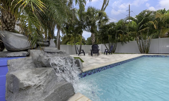 Seminole Villa | NEW Modern Home w/Heated Pool and Resort Backyard - 4 mins to beach