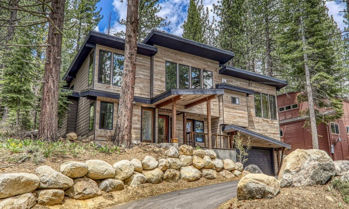 Olympic Valley Ski Chalet | New - Modern Luxury Chalet in Olympic Valley