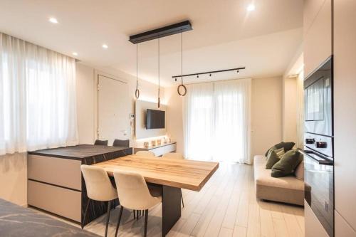 Riccione Apartment | New Modern Seaside House with Garage