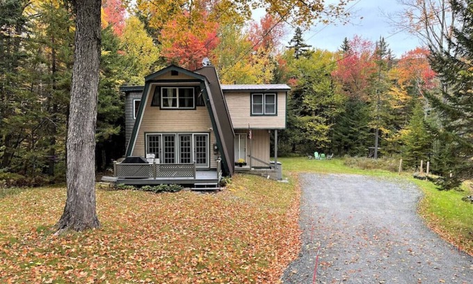 West Dover Ski Chalet | New! Mt Snow Chalet w/land, privacy, relaxation