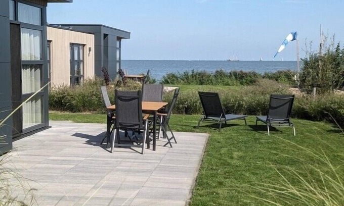 Enkhuizen House | NEW: now with fence - Beautiful chalet "Leuke Plek" with garden on the IJsselmeer
