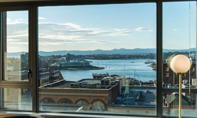 Inner Harbour Condo | New! Ocean and Mountain View King Suite