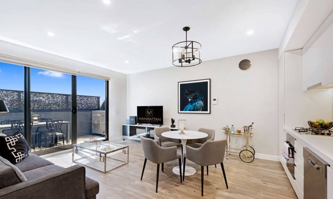 Glen Iris Apartment | NEW! One Bedroom Standard at Manhattan Apts Glen Iris